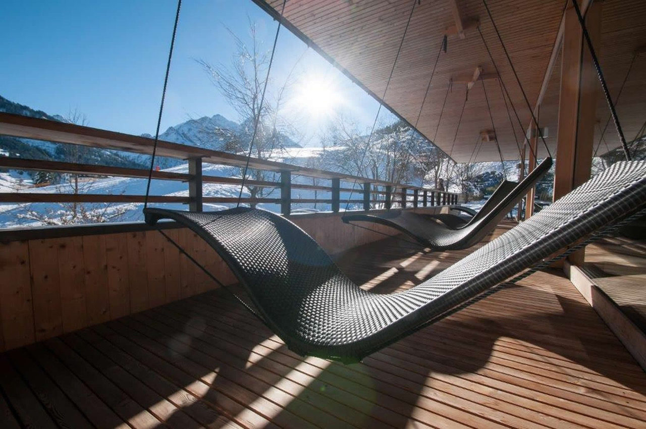 Entspannen-in-der-Haengeliege_Naturhotel-Chesa-Valisa