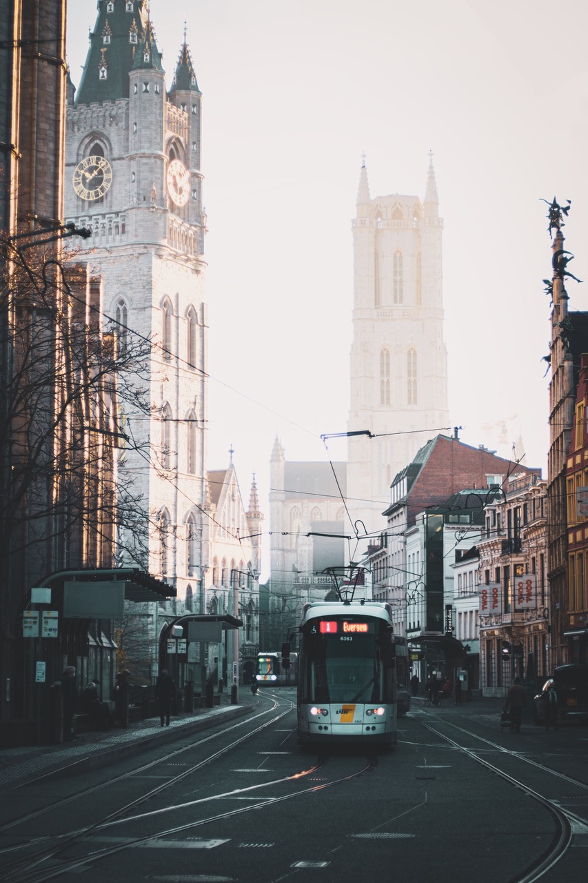 christian-lue-aIHspFdCDQM-unsplash