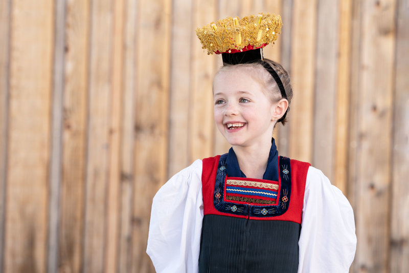 Mädchen in der Juppe – Bregenzerwälder Tracht © Johannes Fink – Bregenzerwald Tourismus.jpg