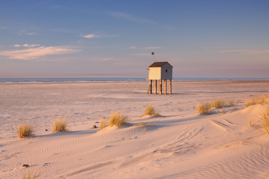 terschelling-drenkelingenhuisje-strand Waddeneilanden